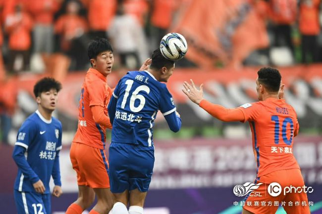 沙特联-吉达联合4-2卡利杰仍居第4 本泽马点射破门+伤退北京时间11月30日23:00，沙特联第15轮吉达联合迎战卡利杰的比赛，上半场科罗纳多推射破门，本泽马点射+中柱随后伤退，纳里点射扳回一城，下半场哈姆达拉点射，扎卡里亚-豪萨维推射破门，特耶斯精彩侧身凌空破门，最终吉达联合4-2卡利杰仍居第4。